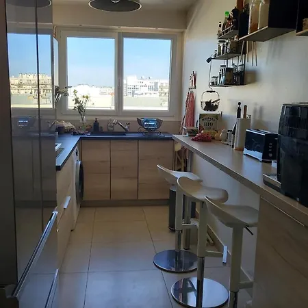 Comfortable Family Near La Apartment *