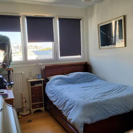 Comfortable Family Near La